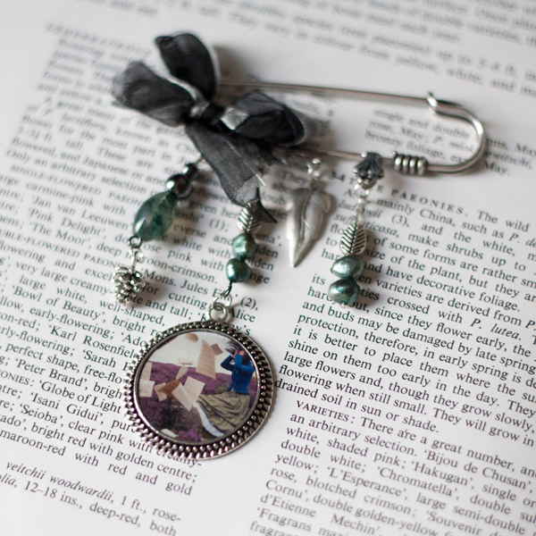 MusicBrooch